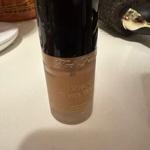 Too Faced Born This Way Foundation - Beige